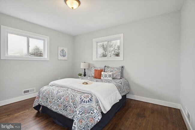 Building Photo - 10 Wendslow Rd