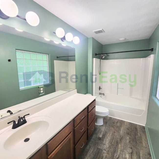 Building Photo - 2250 Humphreys Dr