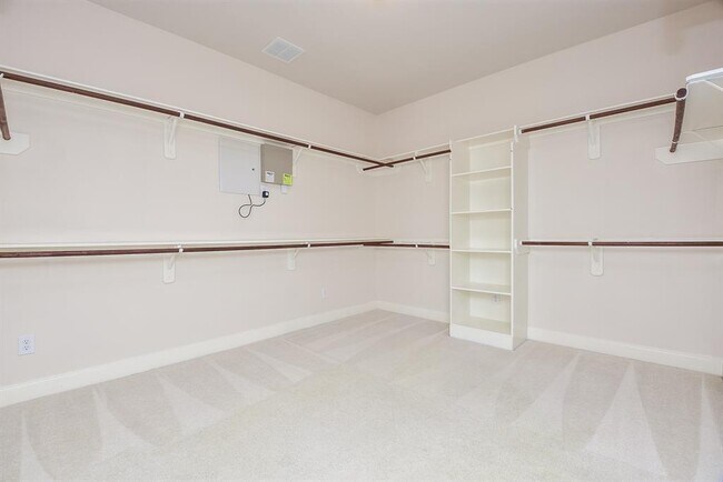 Building Photo - 3830 Parkside Dr
