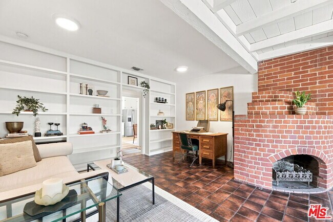 Building Photo - 11363 Gladwin St