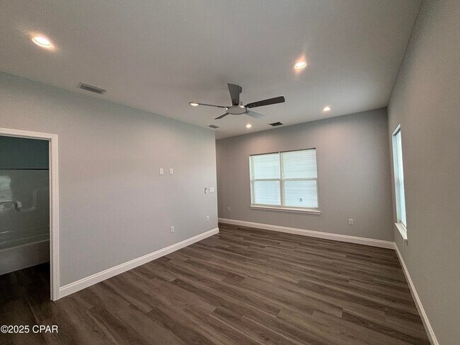 Building Photo - 2940 Hall Ave