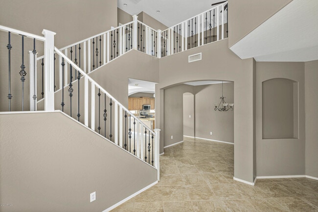 Building Photo - 4129 E Clubview Dr