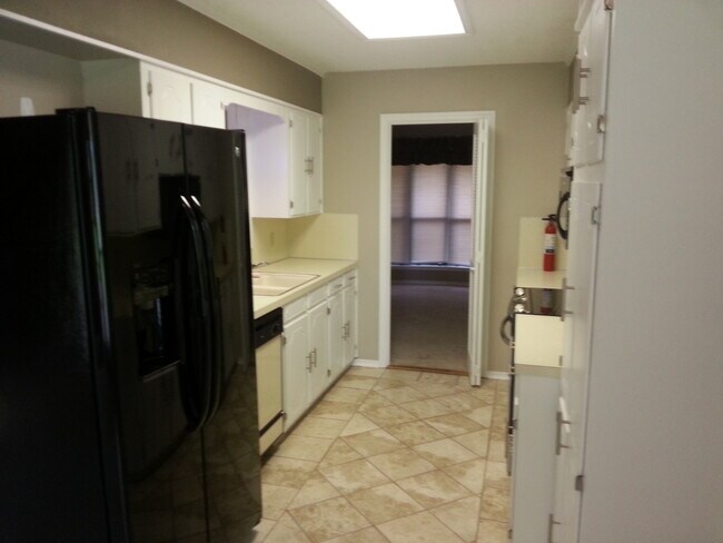 Building Photo - 5415 Bayou Dr