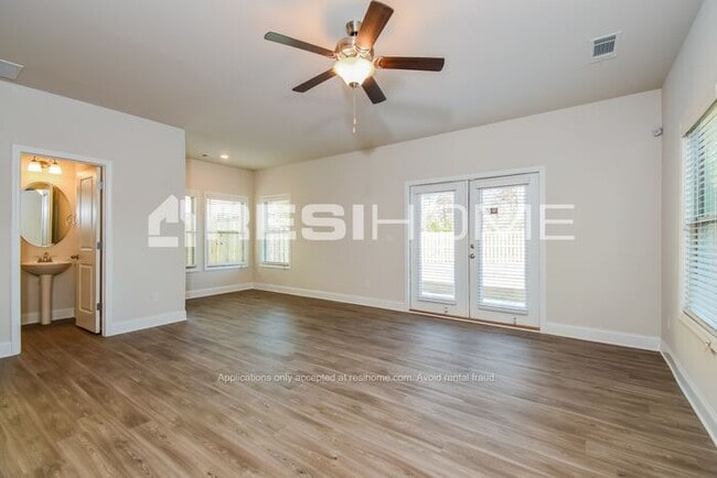 Building Photo - 1005 Tranquil Gdns Pl