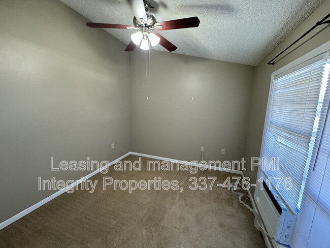 Building Photo - 206 Elks Cove