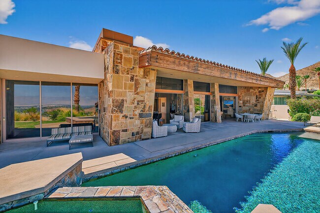 Building Photo - 9 Rockcrest