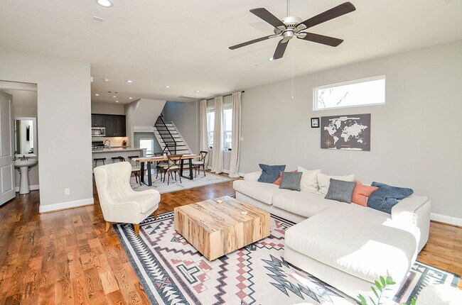 Building Photo - 1223 W 19th St