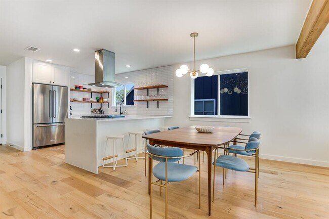 Building Photo - 3705 Alexandria Dr