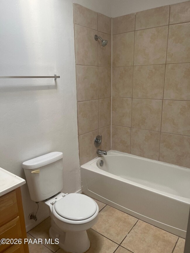 Building Photo - 354 W Delano St