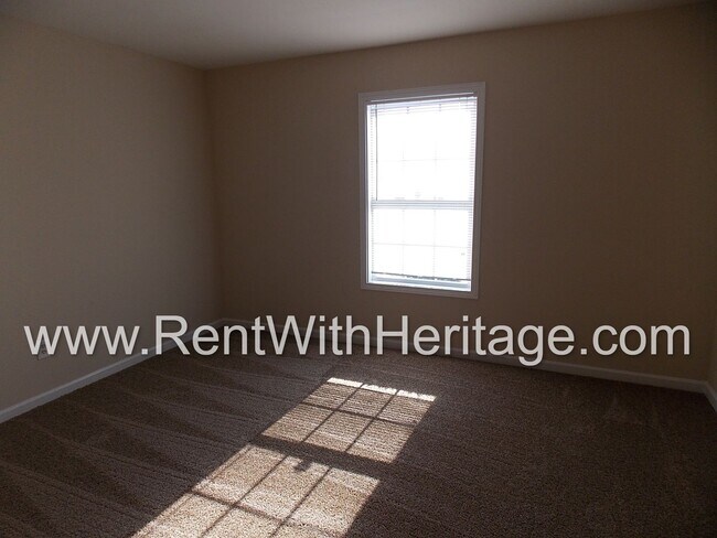 Building Photo - WONDERFUL HOME WITH FULL FINISHED BASEMENT / 5Bd - 3Ba / FENCED YARD