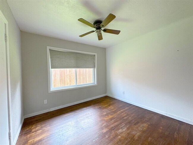 Building Photo - 4709 Lido Ln