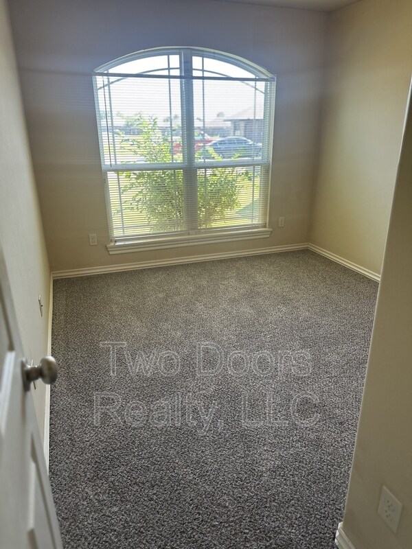 Building Photo - 8113 Waters Edge Way