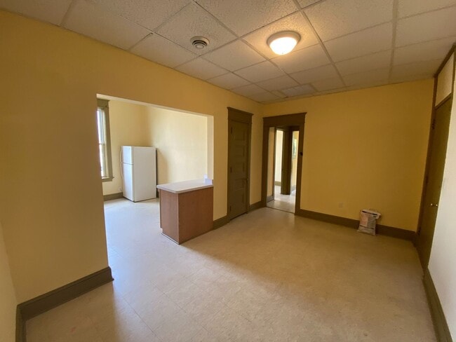 Building Photo - 786 7th St E