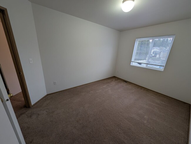 Building Photo - Large Duplex on Quiet Dead-End Street with 2-Car Garage, Washer & Dryer Provided