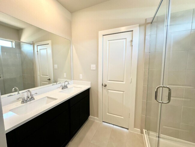 Building Photo - 12164 Ridge Top Dr