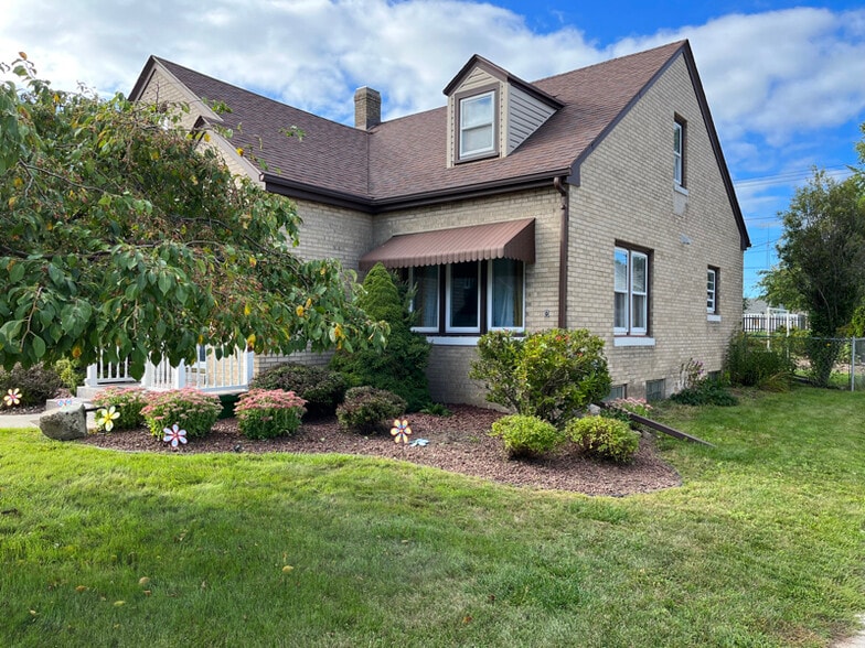 Primary Photo - 1714 Waldo Blvd