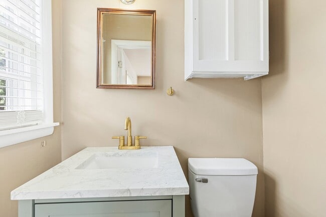 Building Photo - Charming 3-Bedroom Home Near the Rose Dist...