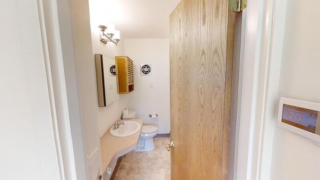 Building Photo - 1712 Traver Rd