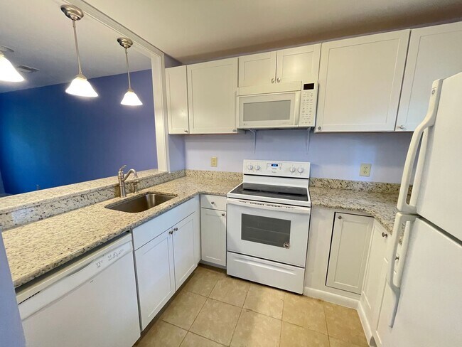 Building Photo - Mill Creek - Updated 2br 2ba garden-style ...