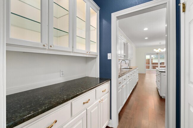 Building Photo - 6002 Ascot Cove
