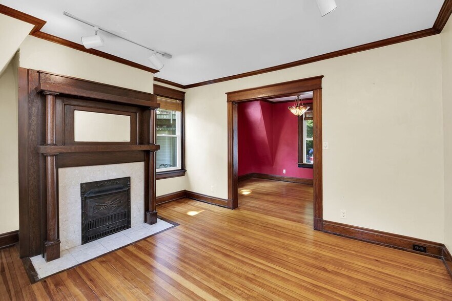 Building Photo - 3035 Marshall Ave