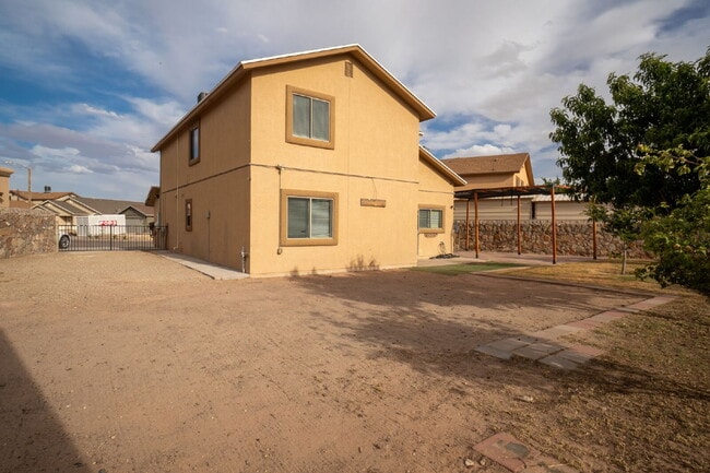 Building Photo - 7041 Falling Leaf Cir