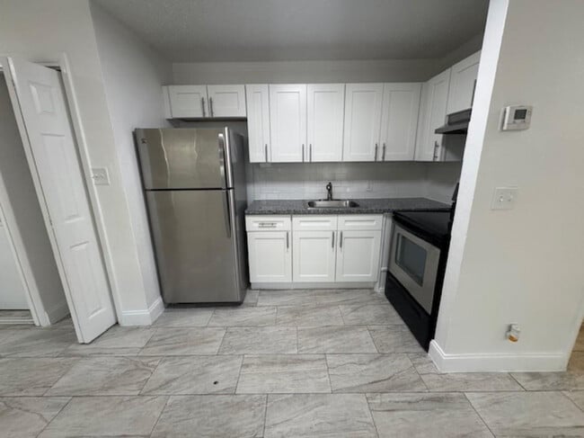 Building Photo - 481 Banks Rd