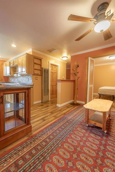 Building Photo - 944 Clover Dr