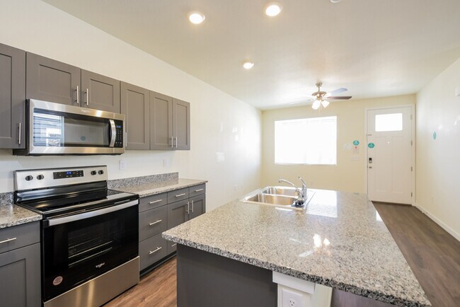 Building Photo - 13520 Oneida Ln