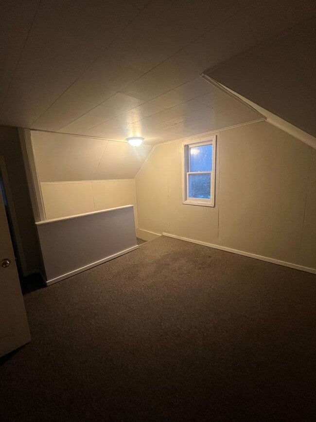 Building Photo - Spacious 4 Bedroom Hamilton, MI