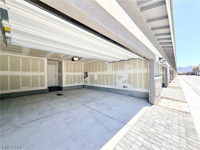 Building Photo - 930 Black Heron St