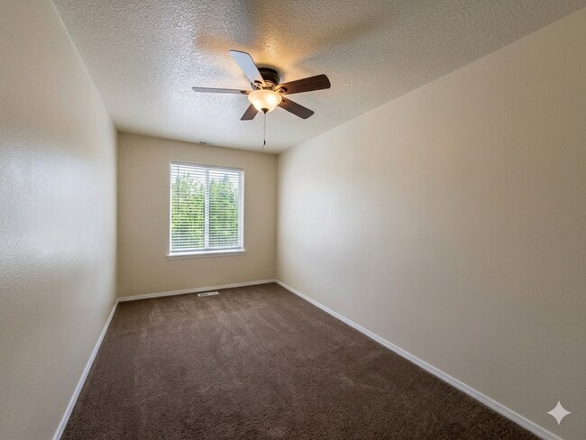 Building Photo - 3/2.5 Townhome with walking trails outside backyard!