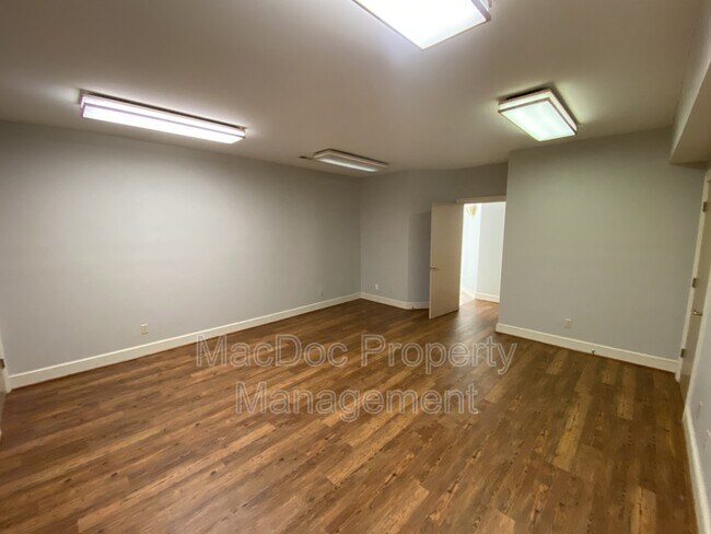 Building Photo - 11225 N Club Dr
