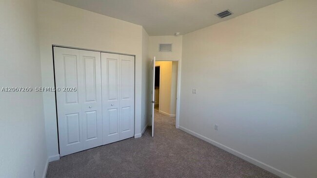 Building Photo - 2537 SE 25th Ct