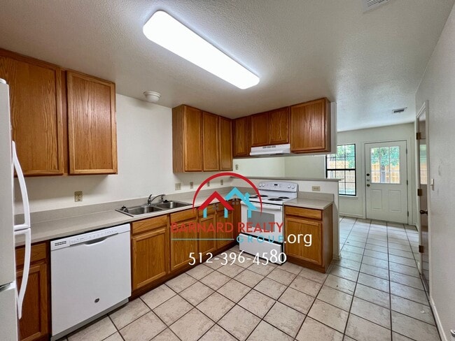 Building Photo - Available July 25: Well Maintained 3/2 Duplex