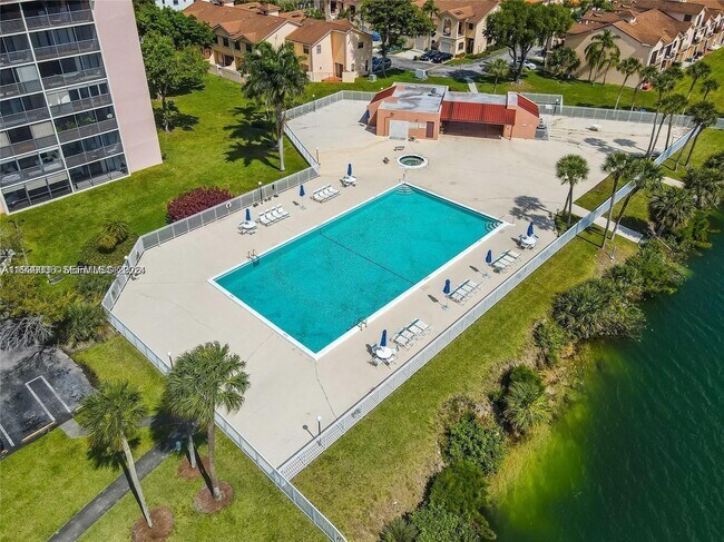 Building Photo - 20840 San Simeon Way