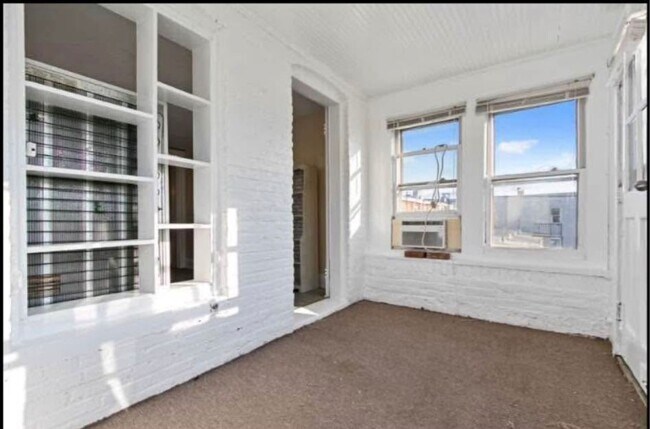 Building Photo - 2916 Guilford Ave