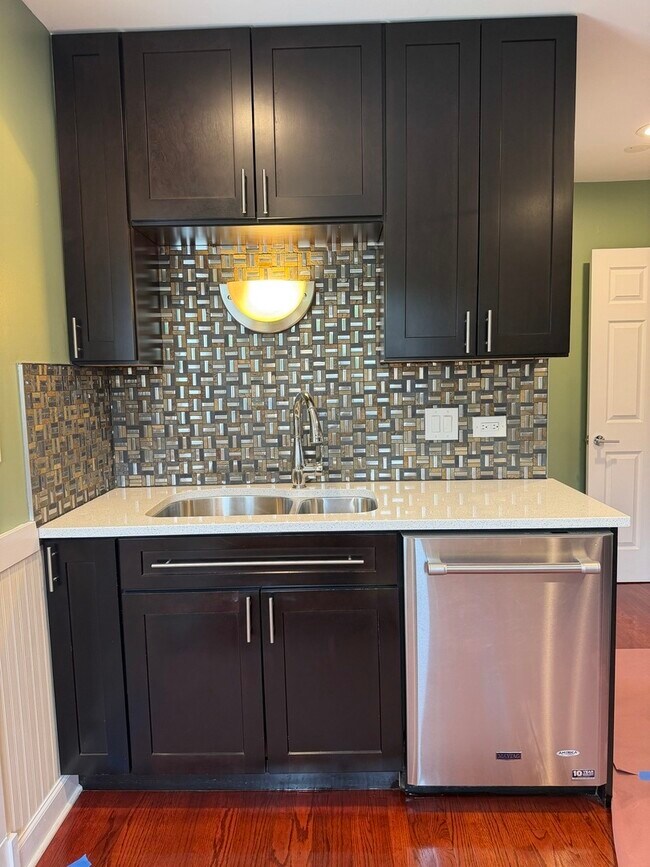 Building Photo - 140 E Northwest Hwy