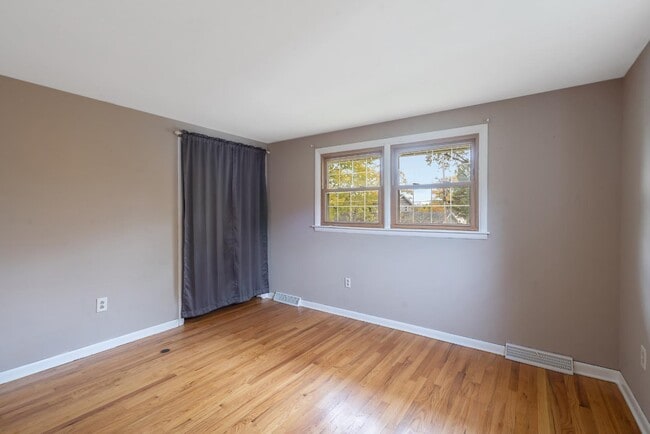 Building Photo - 20 Apricot Ln