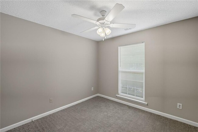 Building Photo - 273 Cottonwood Creek Cir