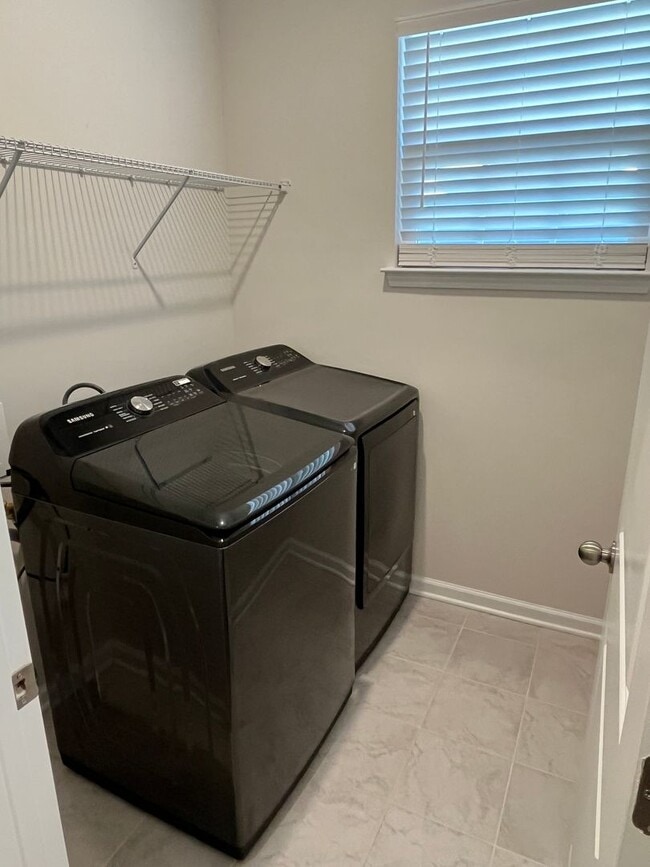 Building Photo - Newly Built 3 Bed + Loft Home in The Palis...