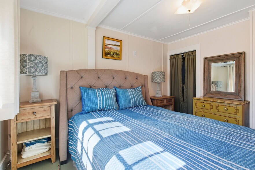 Building Photo - 11 Friendship Ln