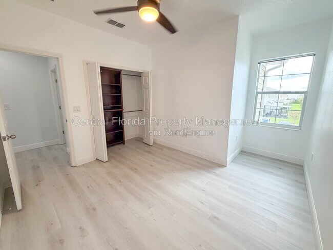 Building Photo - 6983 Tussilago Way