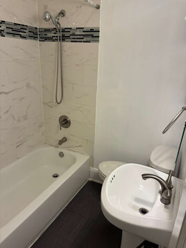 Building Photo - 4136