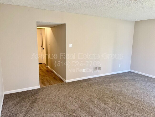 Building Photo - 879 Delray Dr