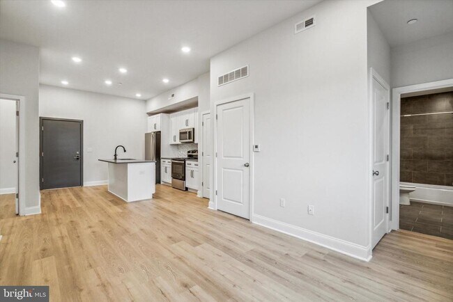 Building Photo - 2143 E Lehigh Ave