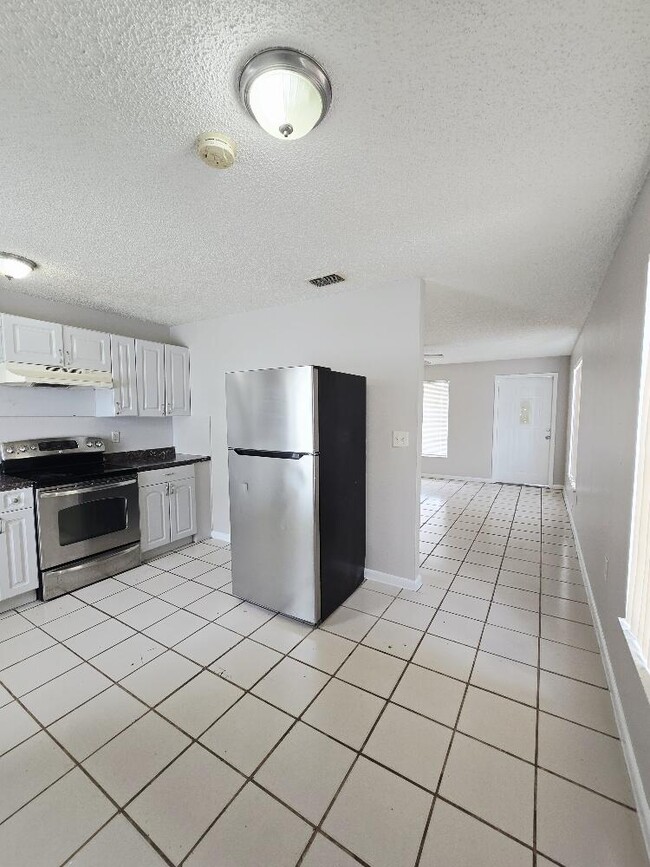 Building Photo - 1710 E Breezy Ln