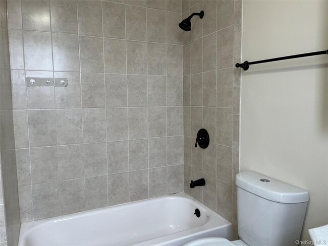 Building Photo - 400 Jericho Tpke