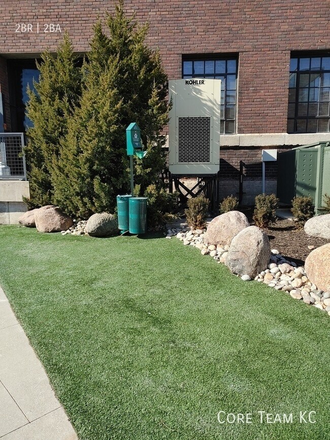 Building Photo - 382 W 22nd St