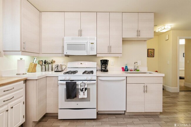 Building Photo - 2615 California St